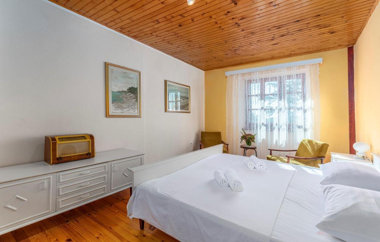 Hotel House Peresiji Chambre photo